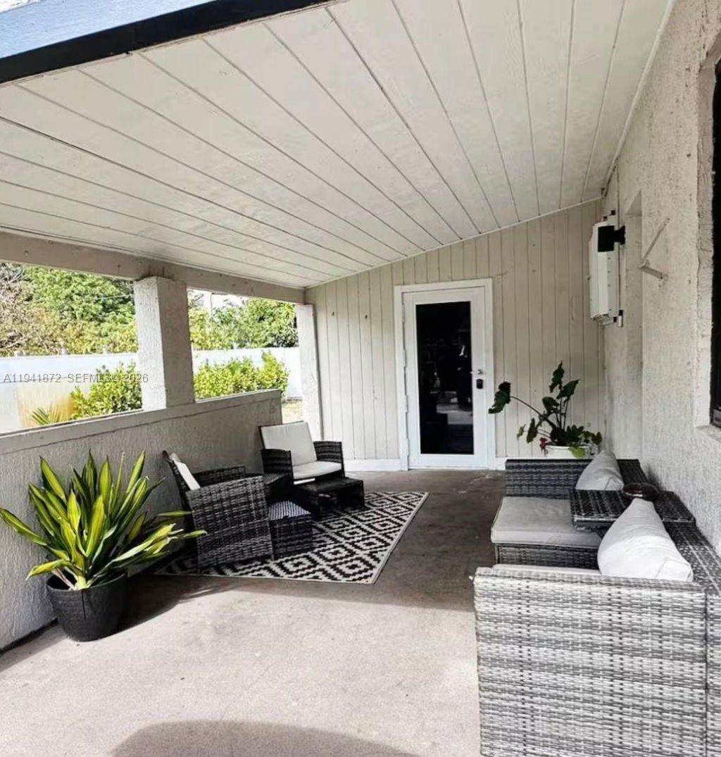 2915 NW 68th St, Miami, FL 33147 Photo