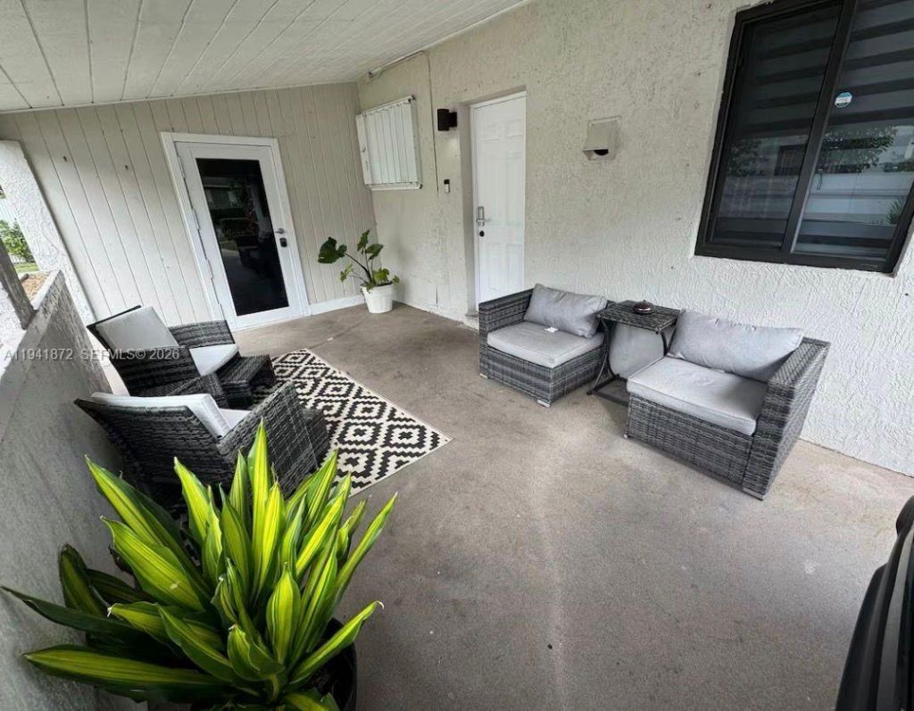 2915 NW 68th St, Miami, FL 33147 Photo