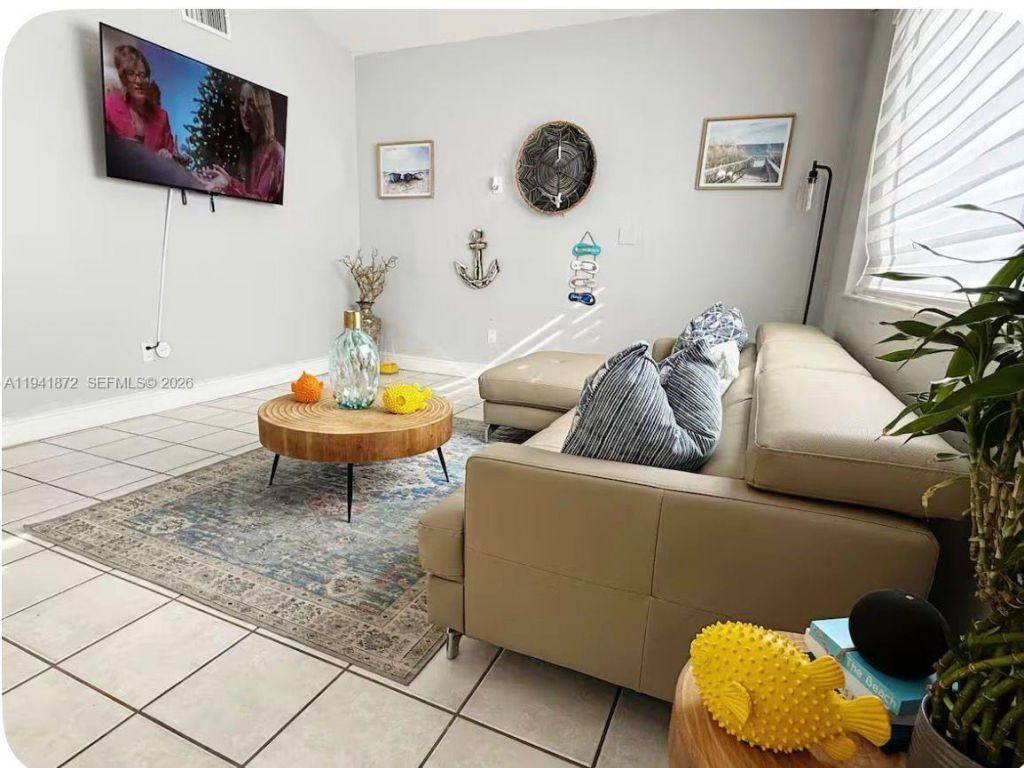 2915 NW 68th St, Miami, FL 33147 Photo