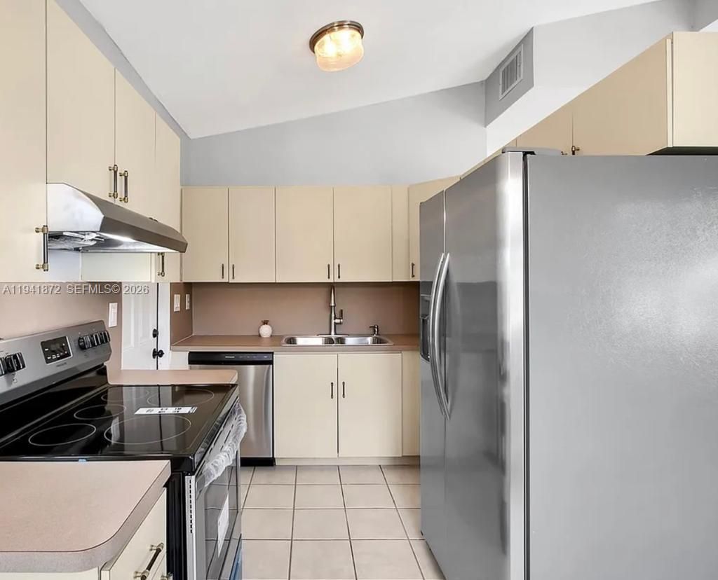 2915 NW 68th St, Miami, FL 33147 Photo