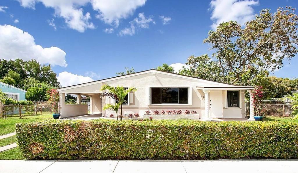 2915 NW 68th St, Miami, FL 33147 Photo