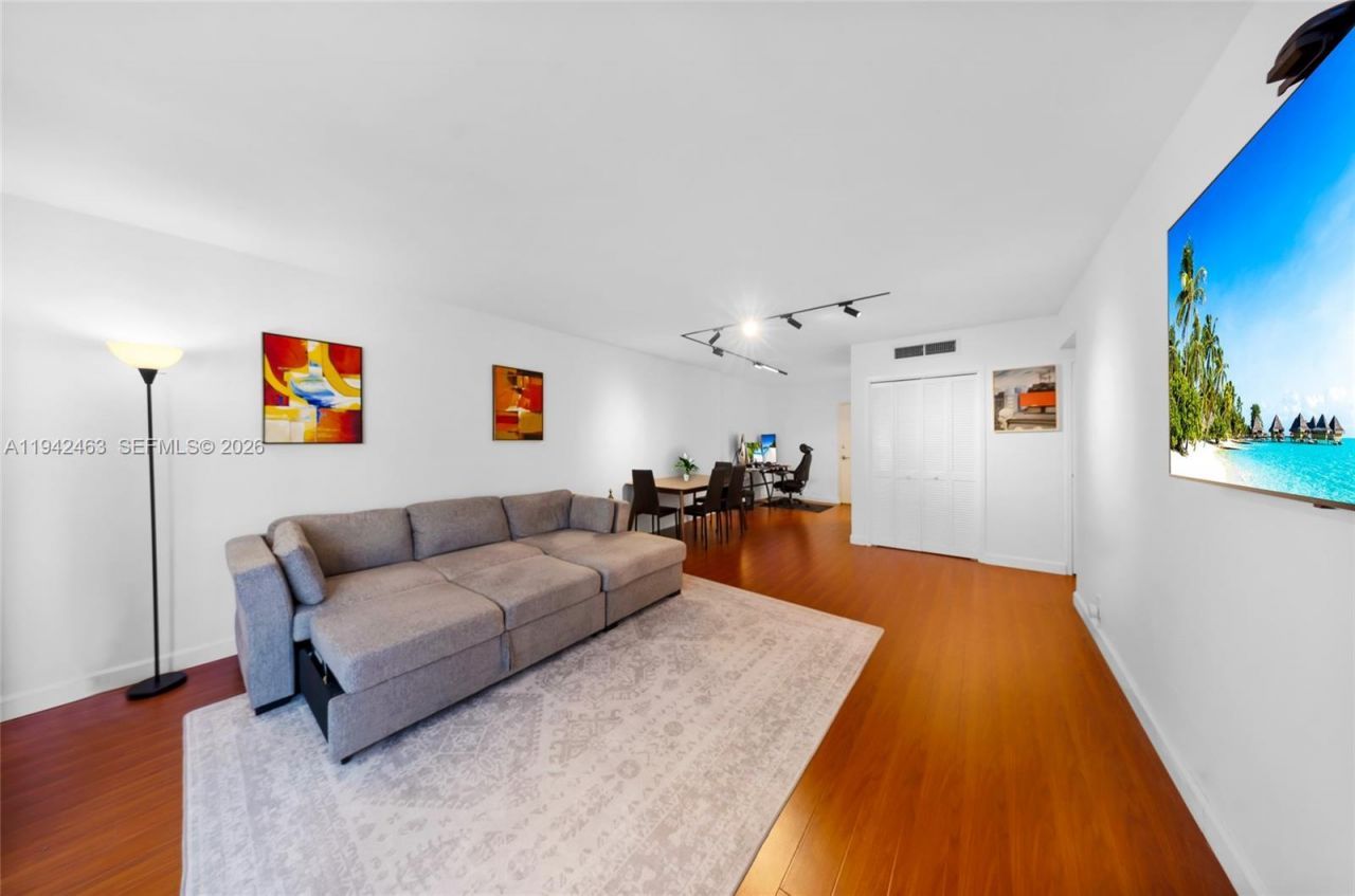 1200 West Ave, Unit 422, Miami Beach, FL 33139 Photo