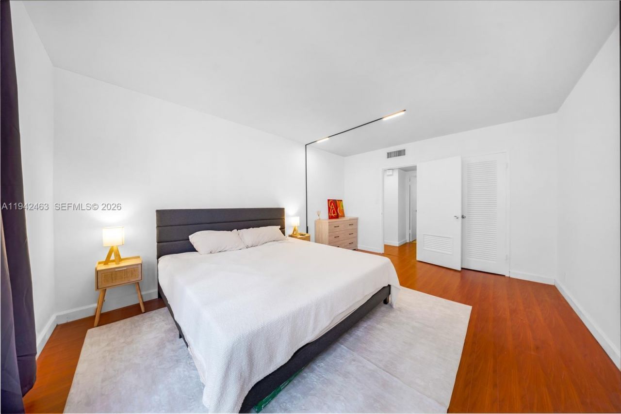 1200 West Ave, Unit 422, Miami Beach, FL 33139 Photo