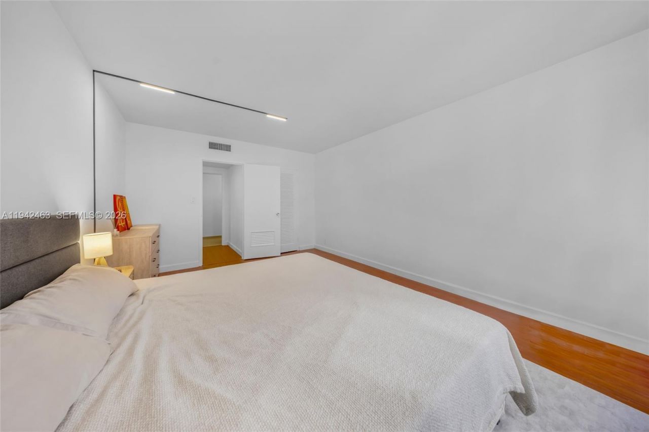 1200 West Ave, Unit 422, Miami Beach, FL 33139 Photo