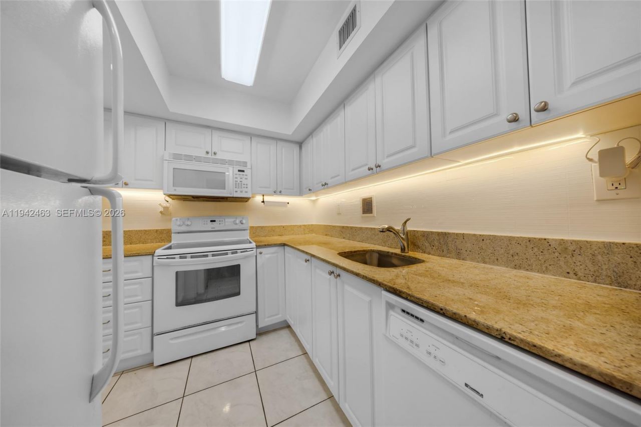 1200 West Ave, Unit 422, Miami Beach, FL 33139 Photo