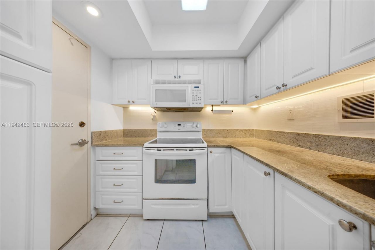 1200 West Ave, Unit 422, Miami Beach, FL 33139 Photo