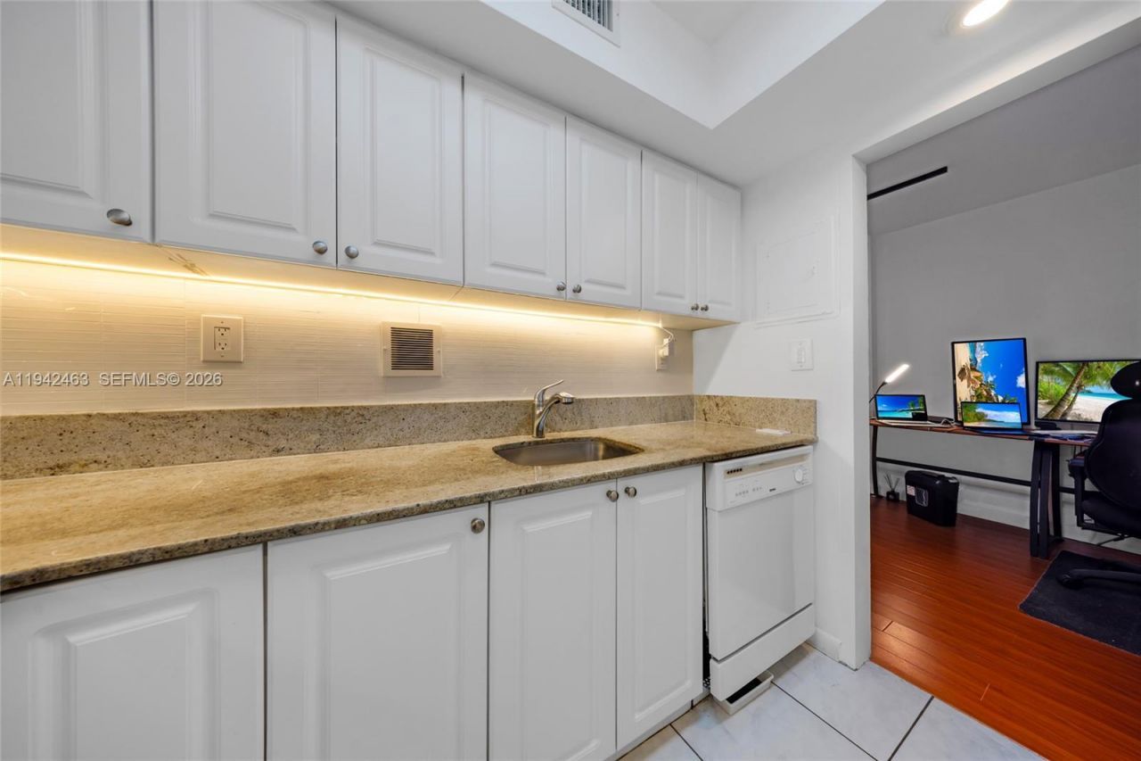 1200 West Ave, Unit 422, Miami Beach, FL 33139 Photo
