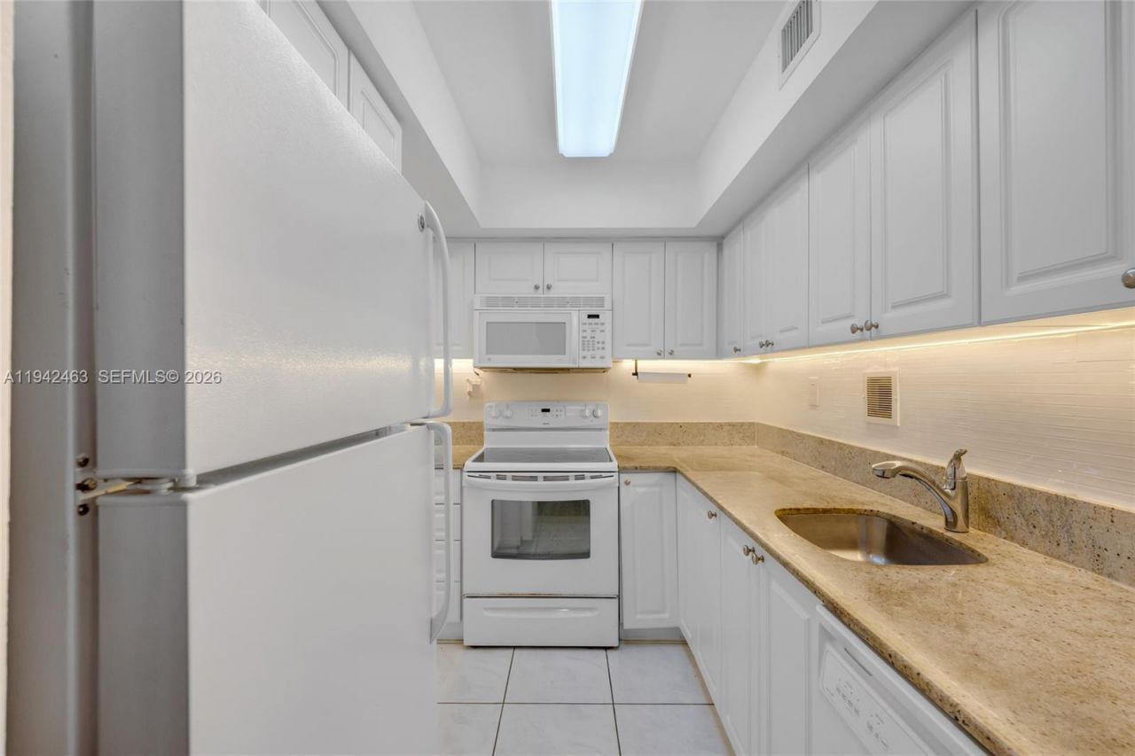 1200 West Ave, Unit 422, Miami Beach, FL 33139 Photo
