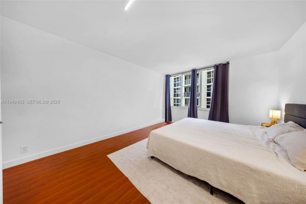 1200 West Ave, Unit 422, Miami Beach, FL 33139 Photo