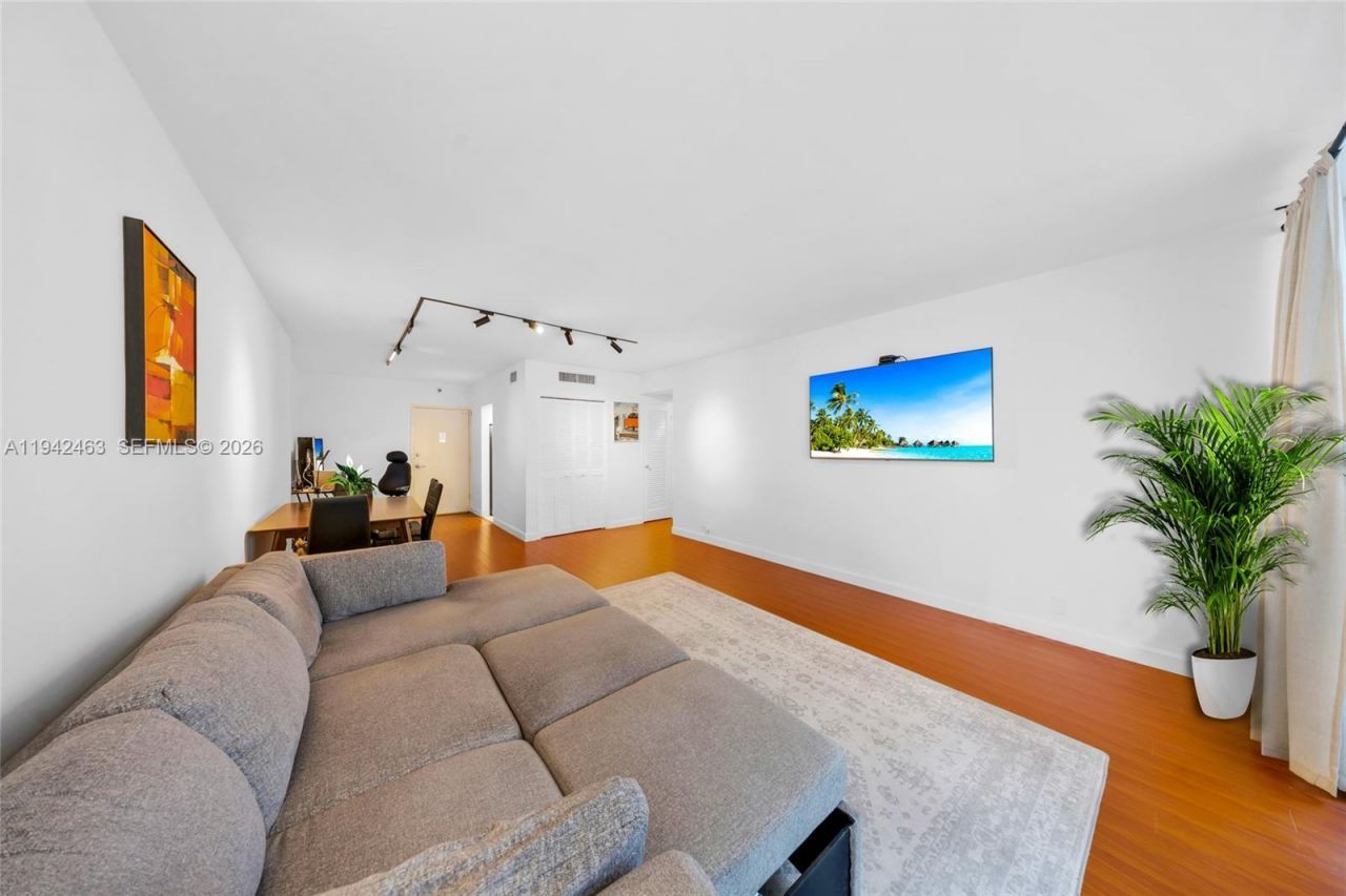 1200 West Ave, Unit 422, Miami Beach, FL 33139 Photo