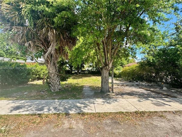 629 NW 65th St , Miami, FL 33150