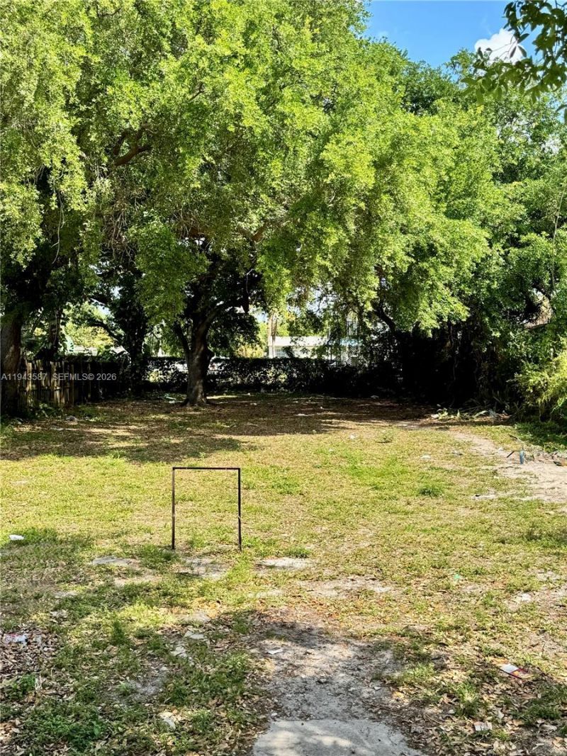 629 NW 65th St , Miami, FL 33150 Photo