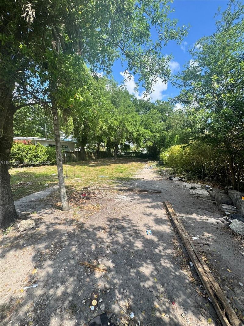 629 NW 65th St , Miami, FL 33150 Photo