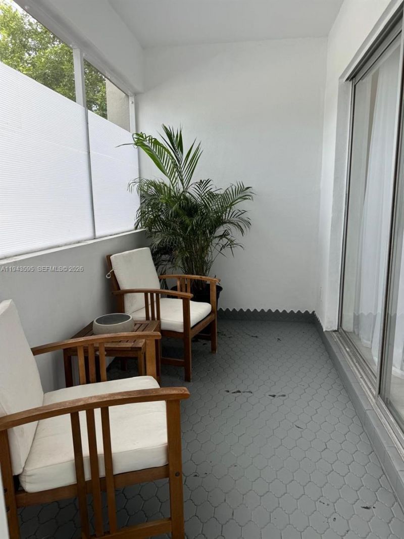 330 SE 2nd St, Unit 104F, Hallandale Beach, FL 33009 Photo