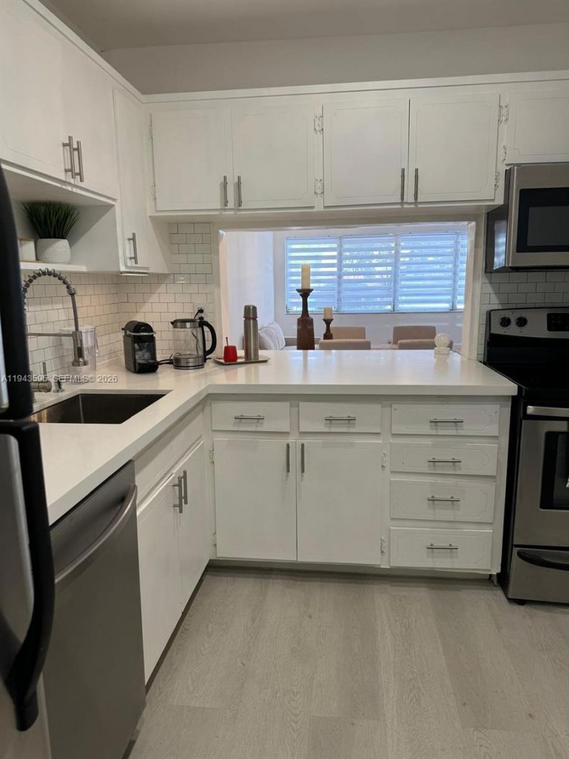 330 SE 2nd St, Unit 104F, Hallandale Beach, FL 33009 Photo