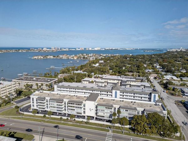 131 BLUFF VIEW DRIVE, Unit 403, BELLEAIR BLUFFS, FL 33770