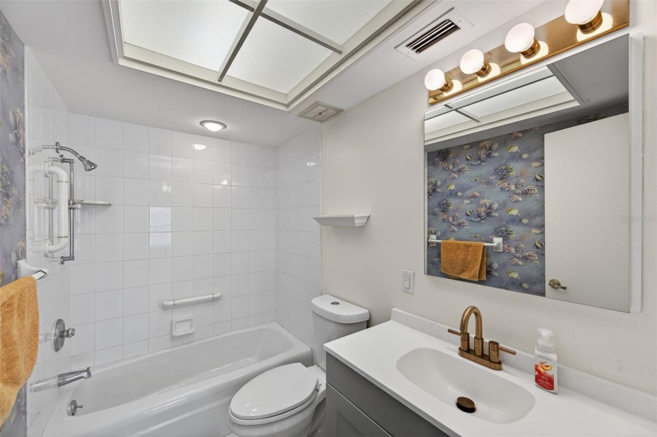 131 Bluff View Drive, Unit 403, Belleair Bluffs, FL 33770 Photo