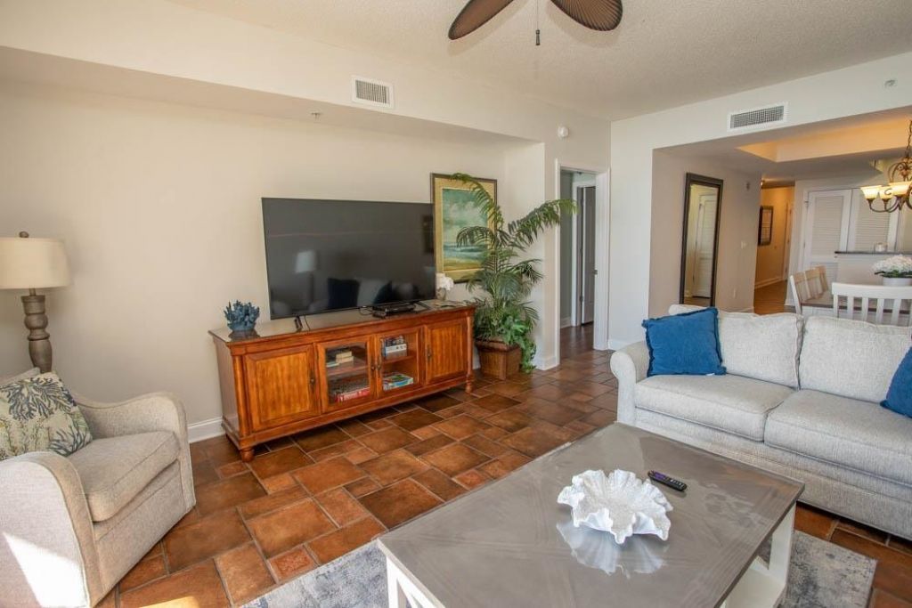 100 North Beach Blvd. Photo 27