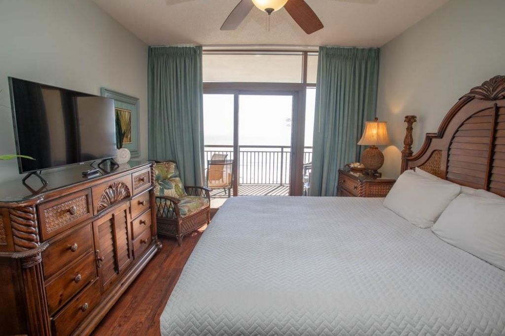 100 North Beach Blvd. Photo 29