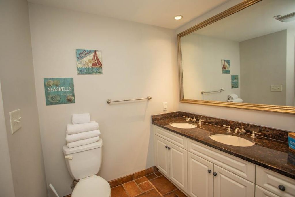 100 North Beach Blvd. Photo 34