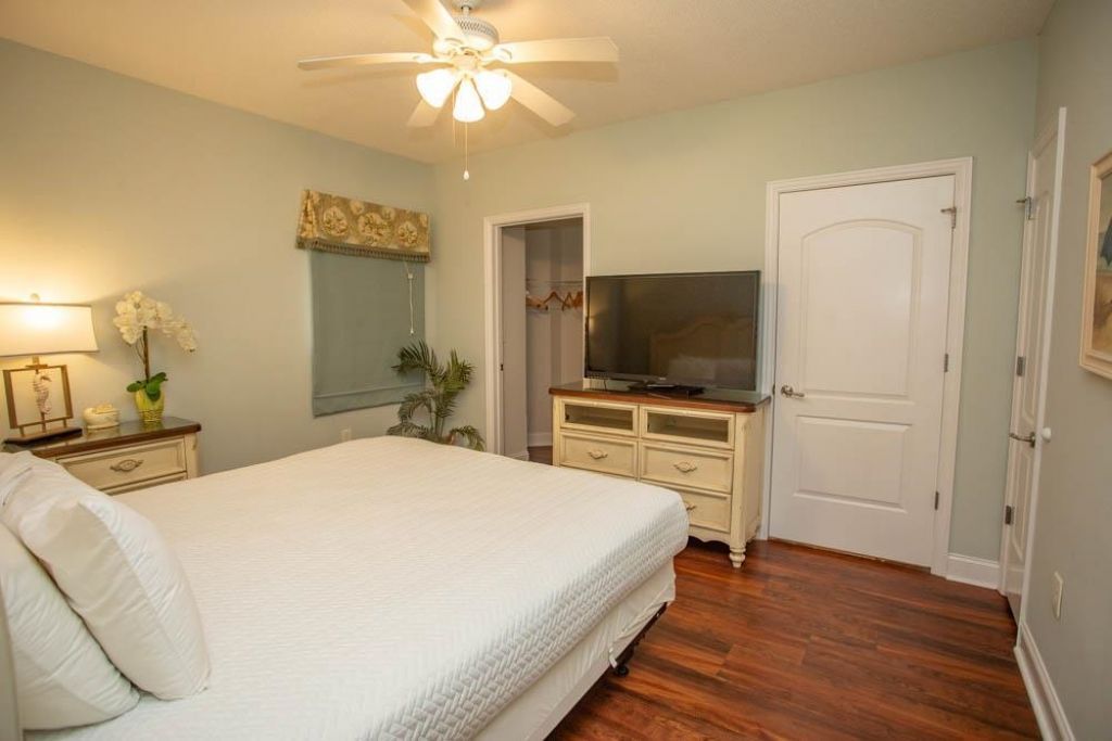 100 North Beach Blvd. Photo 5