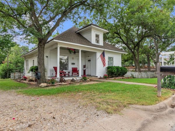 262 W Richmond ST, Giddings, TX 78942