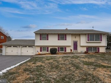 281 ROBIN DALE DRIVE, LEOLA, PA 17540