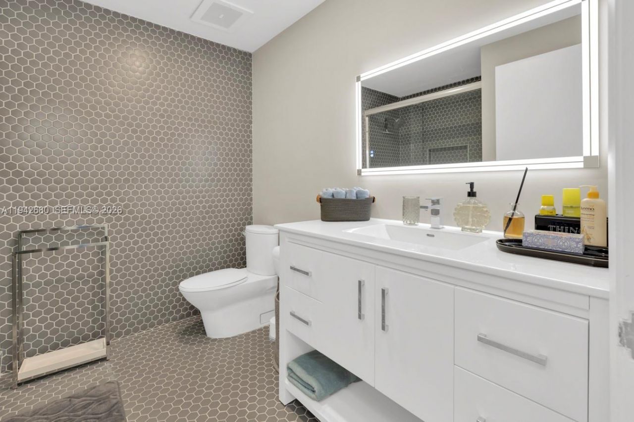 3029 NE 188 St, Unit 711, Aventura, FL 33180 Photo