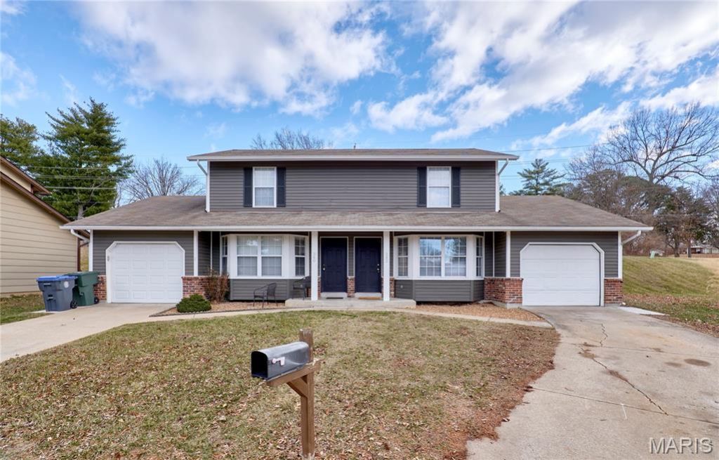 340-342 Della Drive, Saint Peters, MO 63376 Main Photo