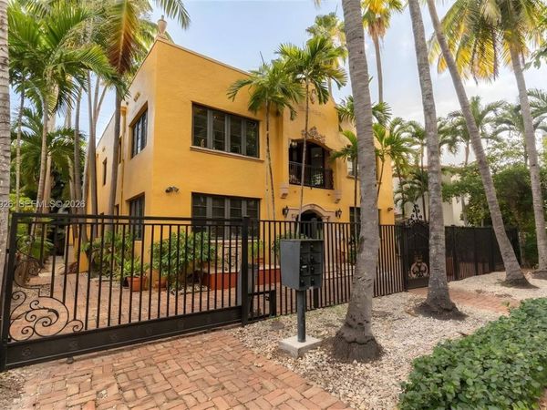 632 15th St, Miami Beach, FL 33139