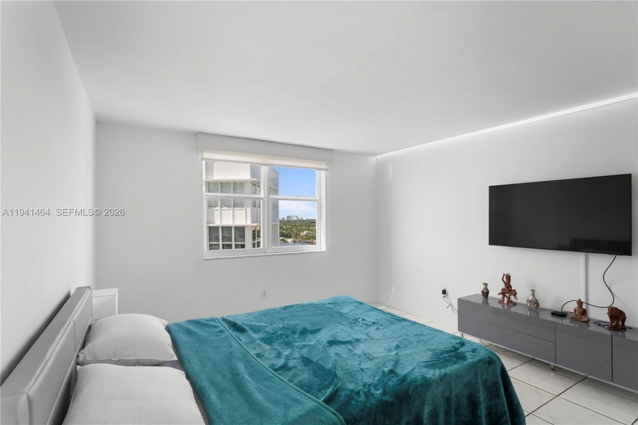 5001 Collins Ave, Unit 14C, Miami Beach, FL 33140 Photo