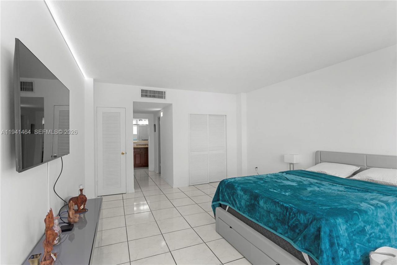 5001 Collins Ave, Unit 14C, Miami Beach, FL 33140 Photo