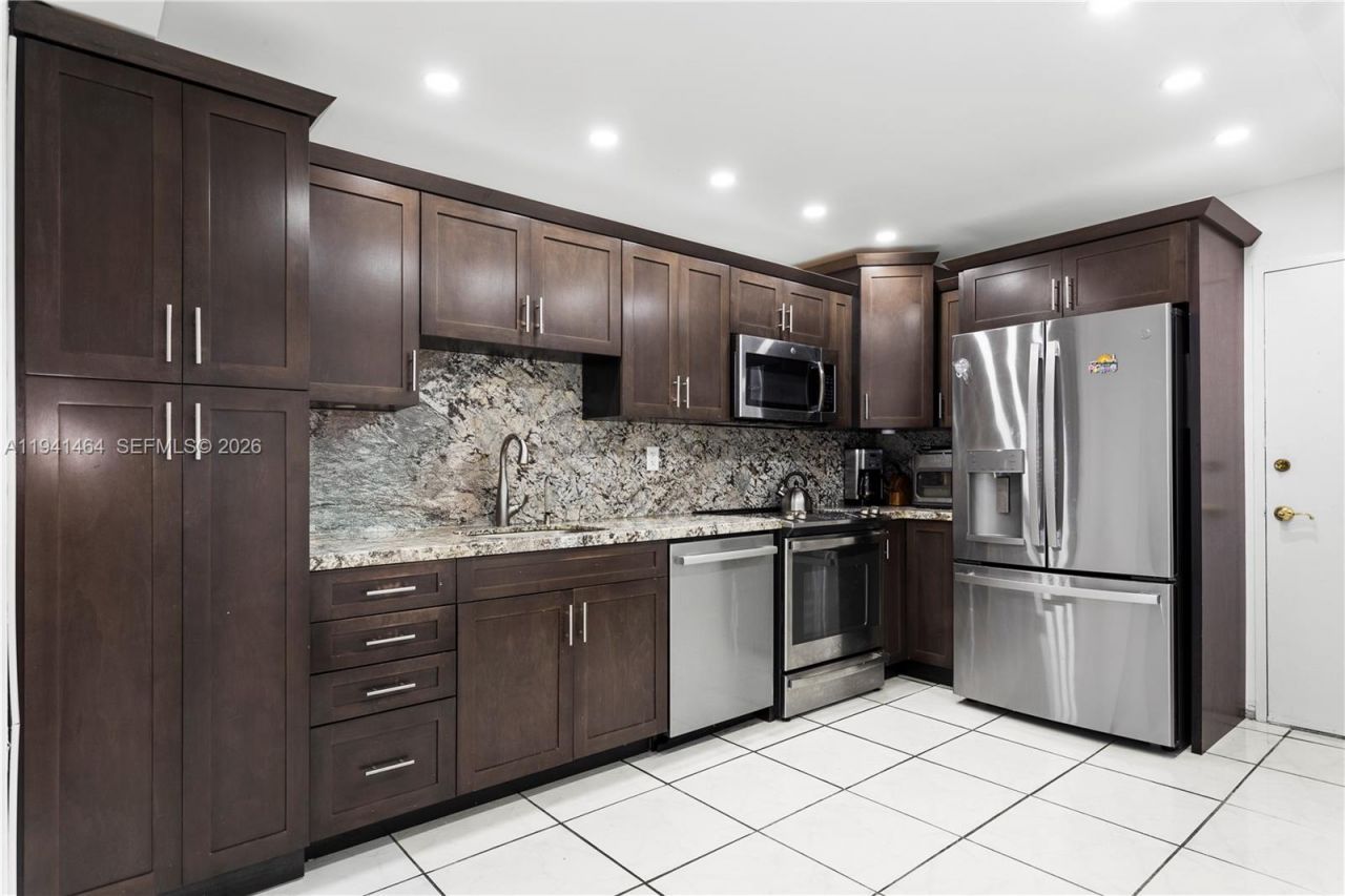 5001 Collins Ave, Unit 14C, Miami Beach, FL 33140 Photo