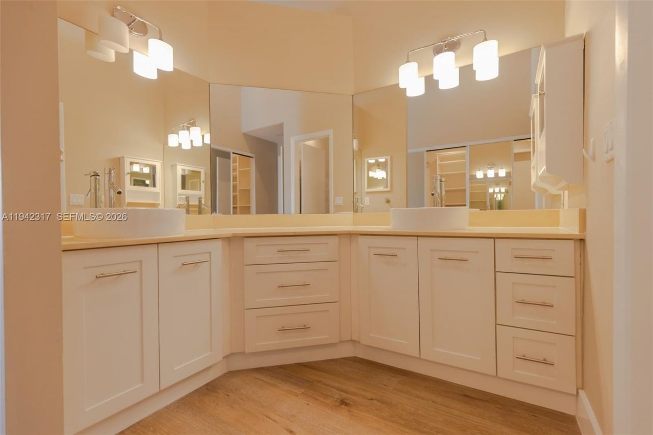 3525 Magellan Cir , Unit 626, Aventura, FL 33180 Photo