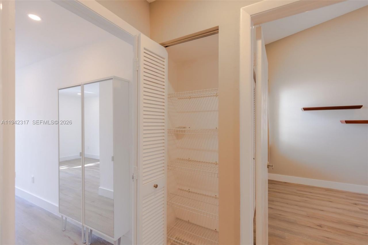 3525 Magellan Cir , Unit 626, Aventura, FL 33180 Photo