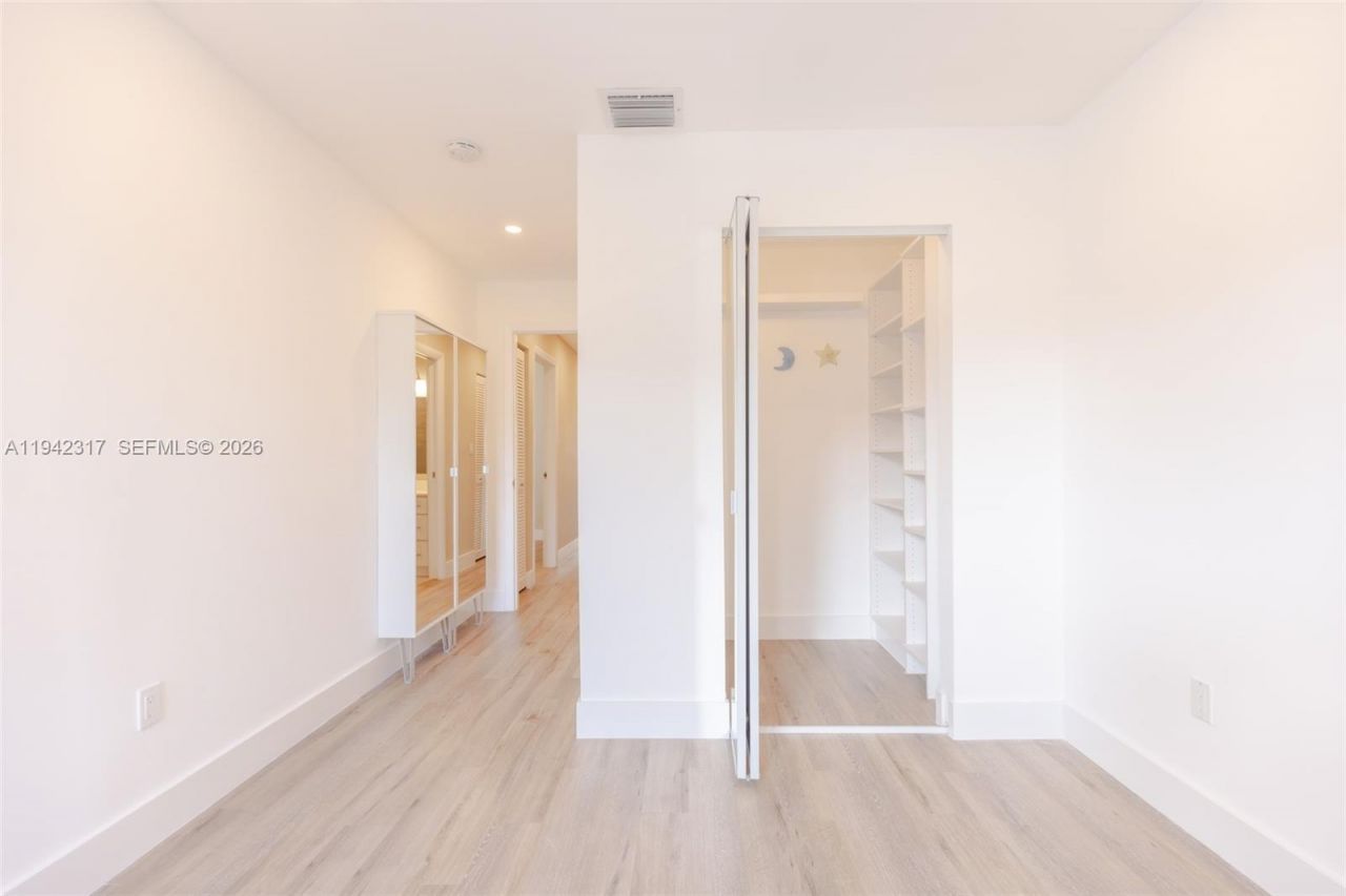 3525 Magellan Cir , Unit 626, Aventura, FL 33180 Photo