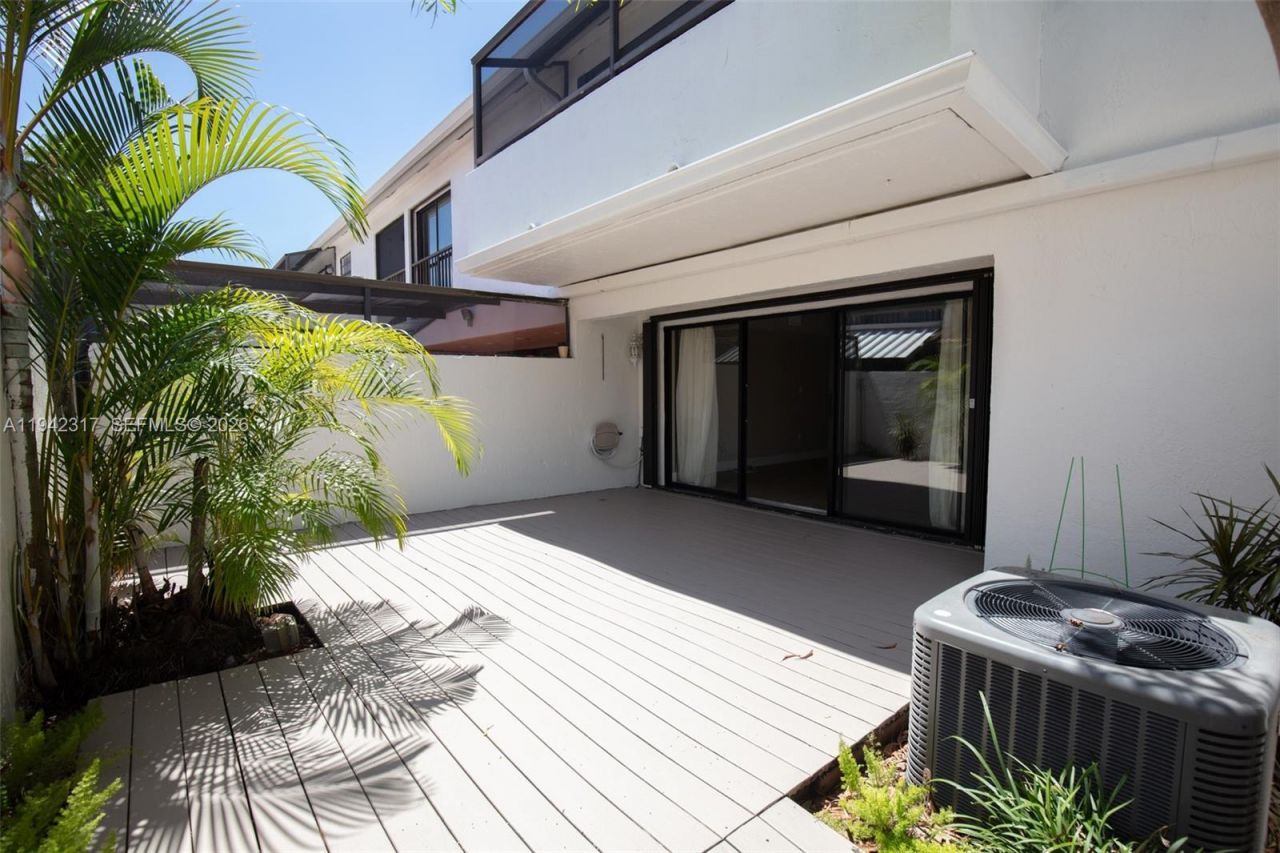 3525 Magellan Cir , Unit 626, Aventura, FL 33180 Photo