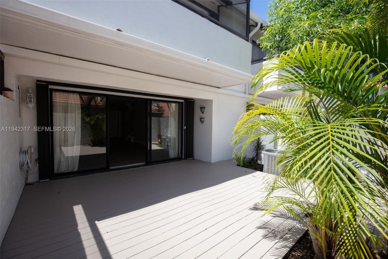 3525 Magellan Cir , Unit 626, Aventura, FL 33180 Photo