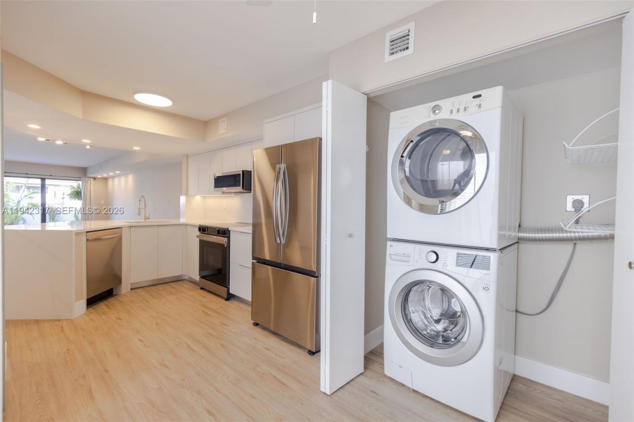 3525 Magellan Cir , Unit 626, Aventura, FL 33180 Photo