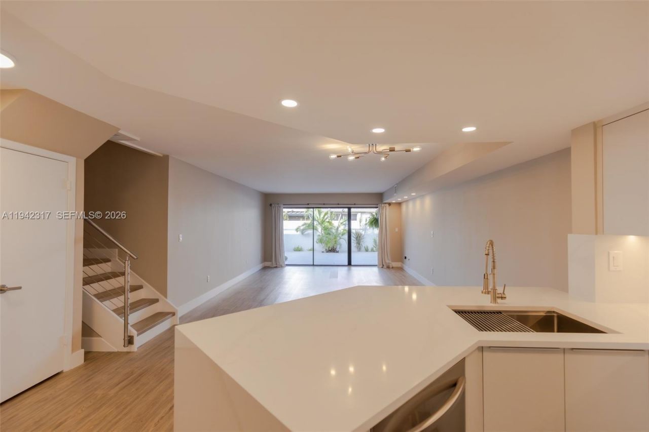 3525 Magellan Cir , Unit 626, Aventura, FL 33180 Photo