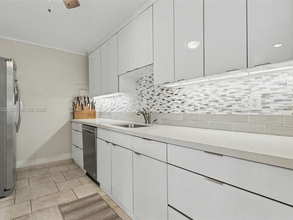 211 S Ocean Dr, Unit 205, Hollywood, FL 33019