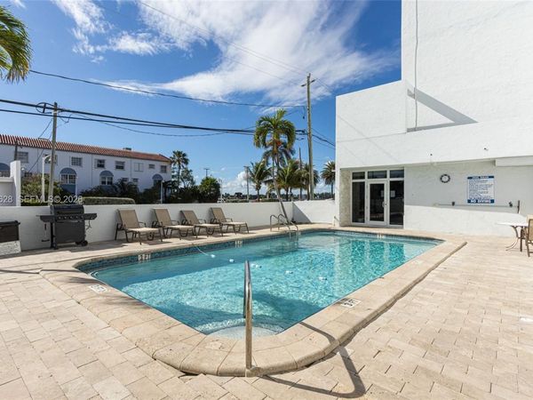 211 S Ocean Dr, Unit 205, Hollywood, FL 33019