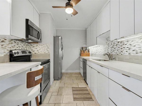 211 S Ocean Dr, Unit 205, Hollywood, FL 33019