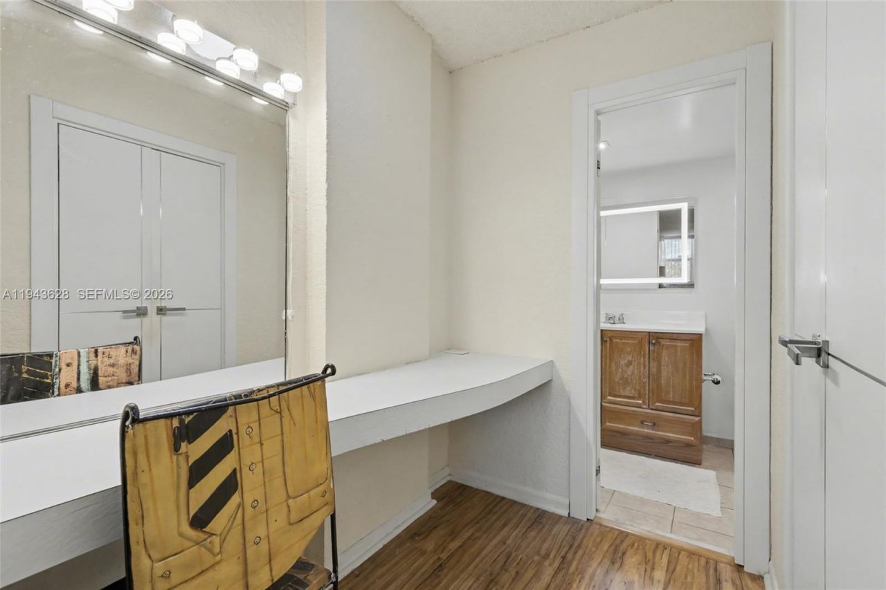 211 S Ocean Dr, Unit 205, Hollywood, FL 33019 Photo