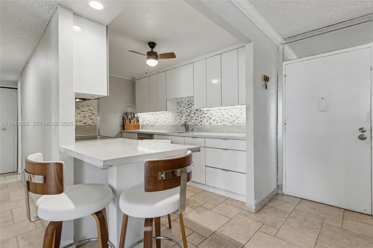 211 S Ocean Dr, Unit 205, Hollywood, FL 33019 Photo