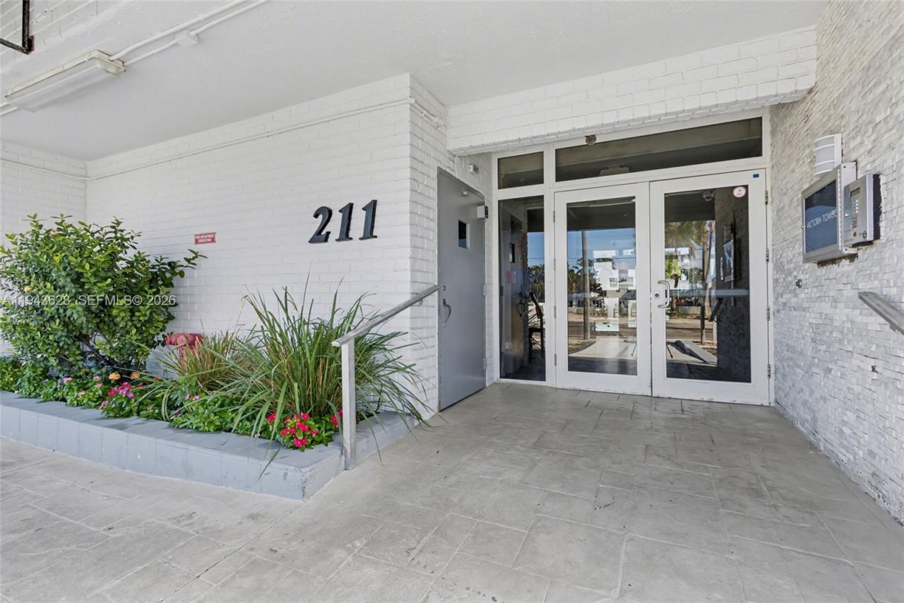 211 S Ocean Dr, Unit 205, Hollywood, FL 33019 Photo