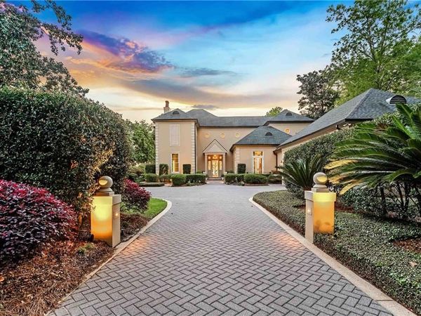 437 Village Drive, Daphne, AL 36526