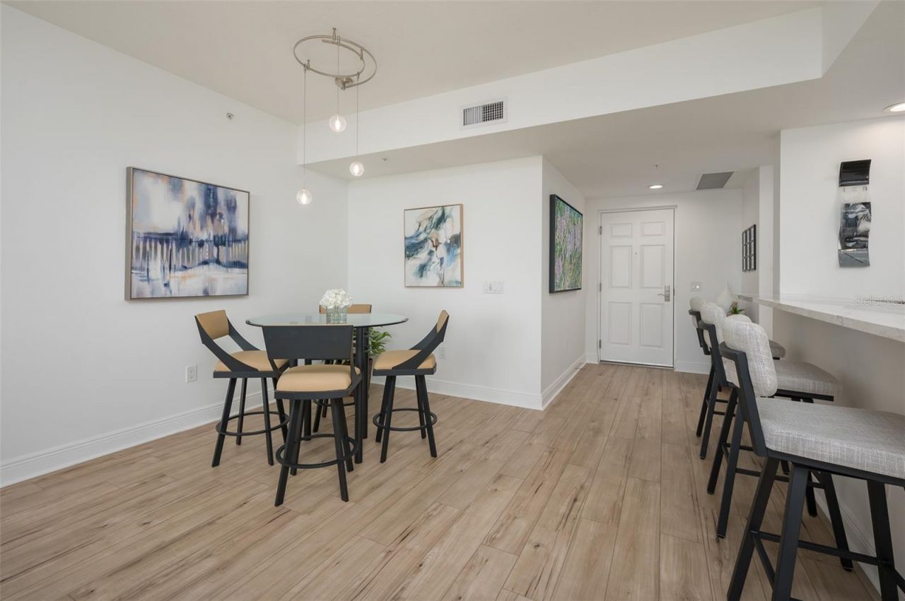 800 N Tamiami Trail, Unit 815, Sarasota, FL 34236 Photo