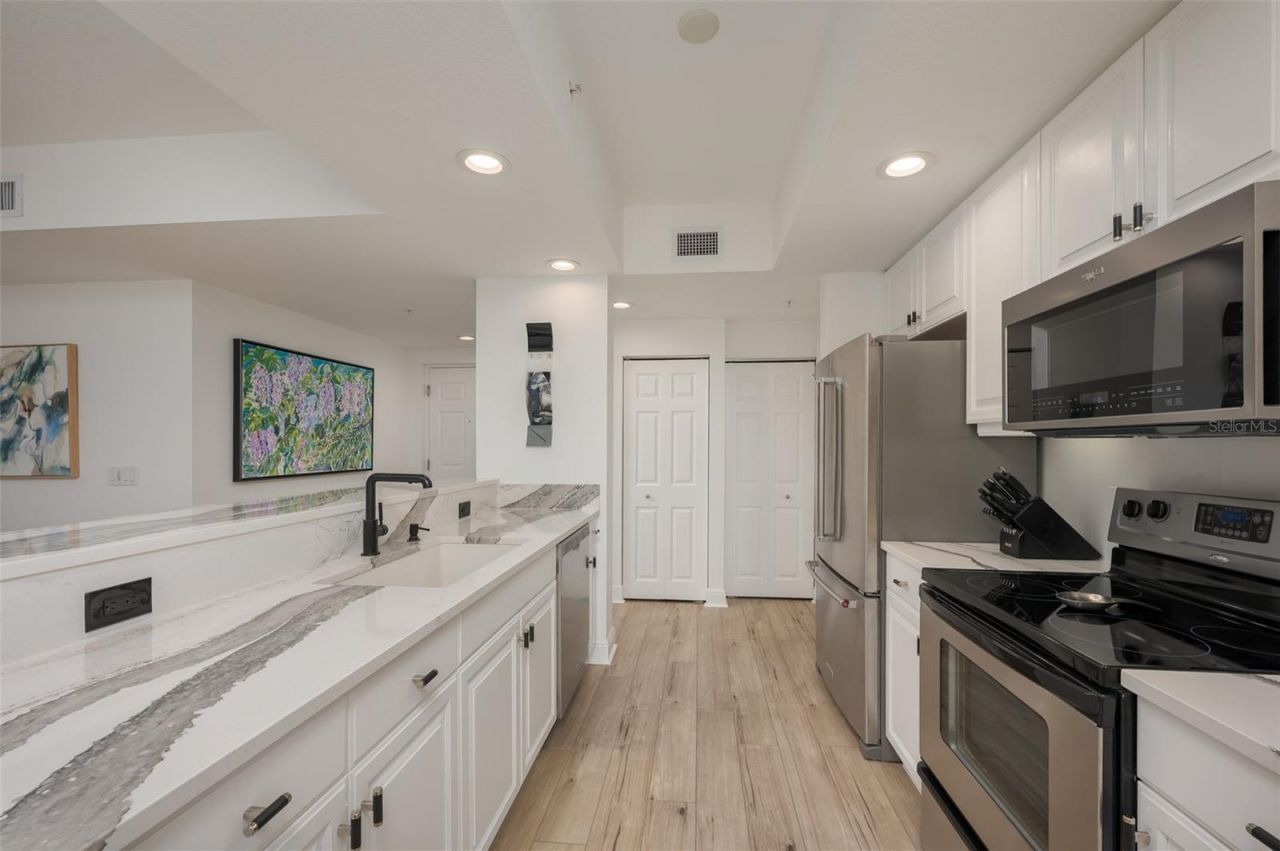 800 N Tamiami Trail, Unit 815, Sarasota, FL 34236 Photo