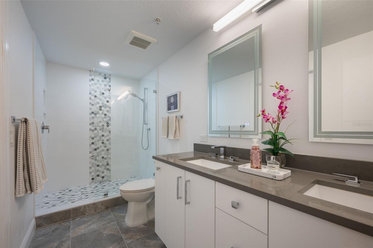 800 N Tamiami Trail, Unit 815, Sarasota, FL 34236 Photo